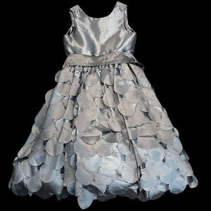 EUC Susanne Lively Girls Size 5 Silver Sleeveless Dress w/ Layered Petal Design